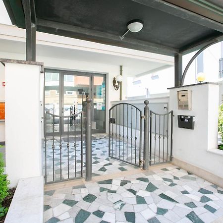 Residence Villa Dei Pini Rimini Buitenkant foto