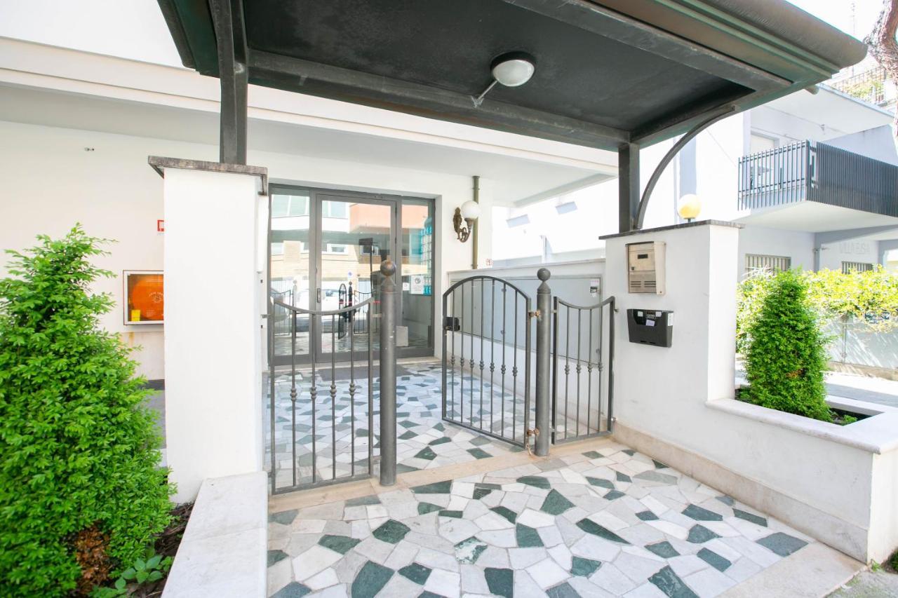 Residence Villa Dei Pini Rimini Buitenkant foto