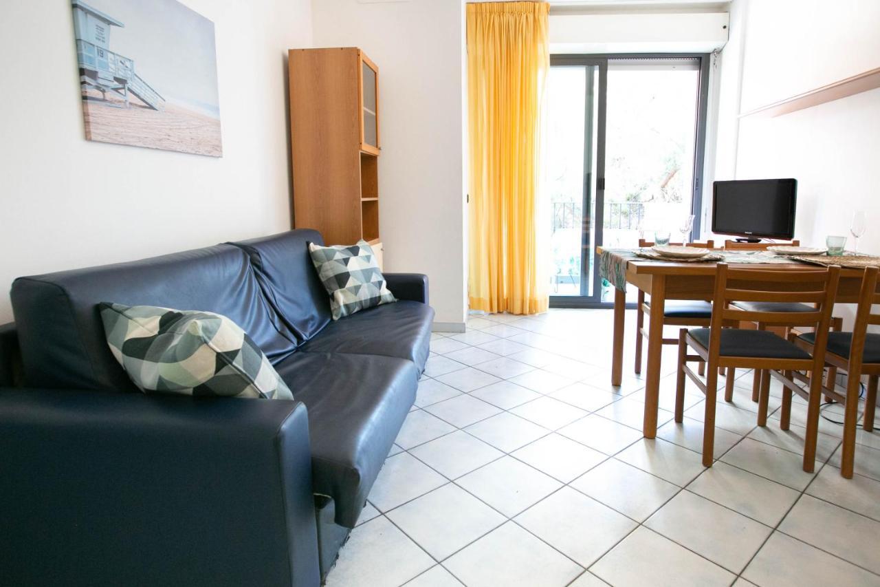 Residence Villa Dei Pini Rimini Buitenkant foto