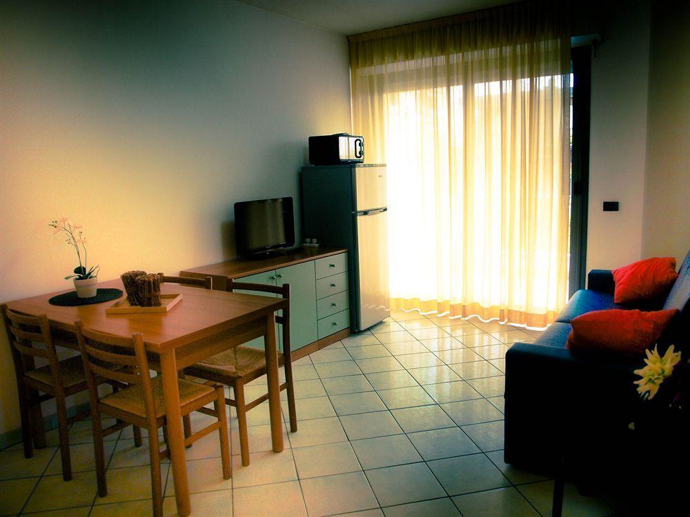Residence Villa Dei Pini Rimini Buitenkant foto