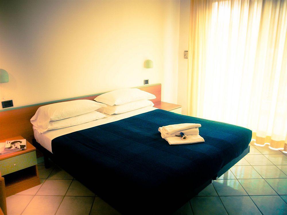 Residence Villa Dei Pini Rimini Buitenkant foto
