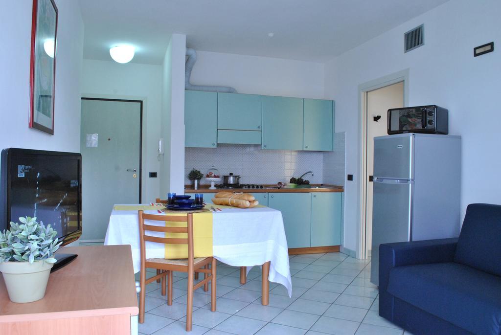 Residence Villa Dei Pini Rimini Buitenkant foto