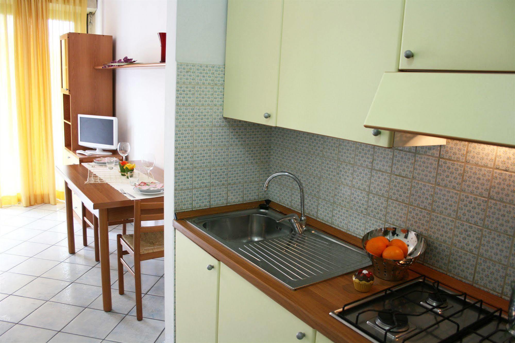 Residence Villa Dei Pini Rimini Buitenkant foto